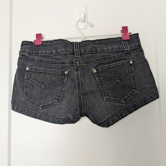 ✨ Seductions Black Jean Mini Shorts (Size 5) 🖤👖 - Picture 2 of 5